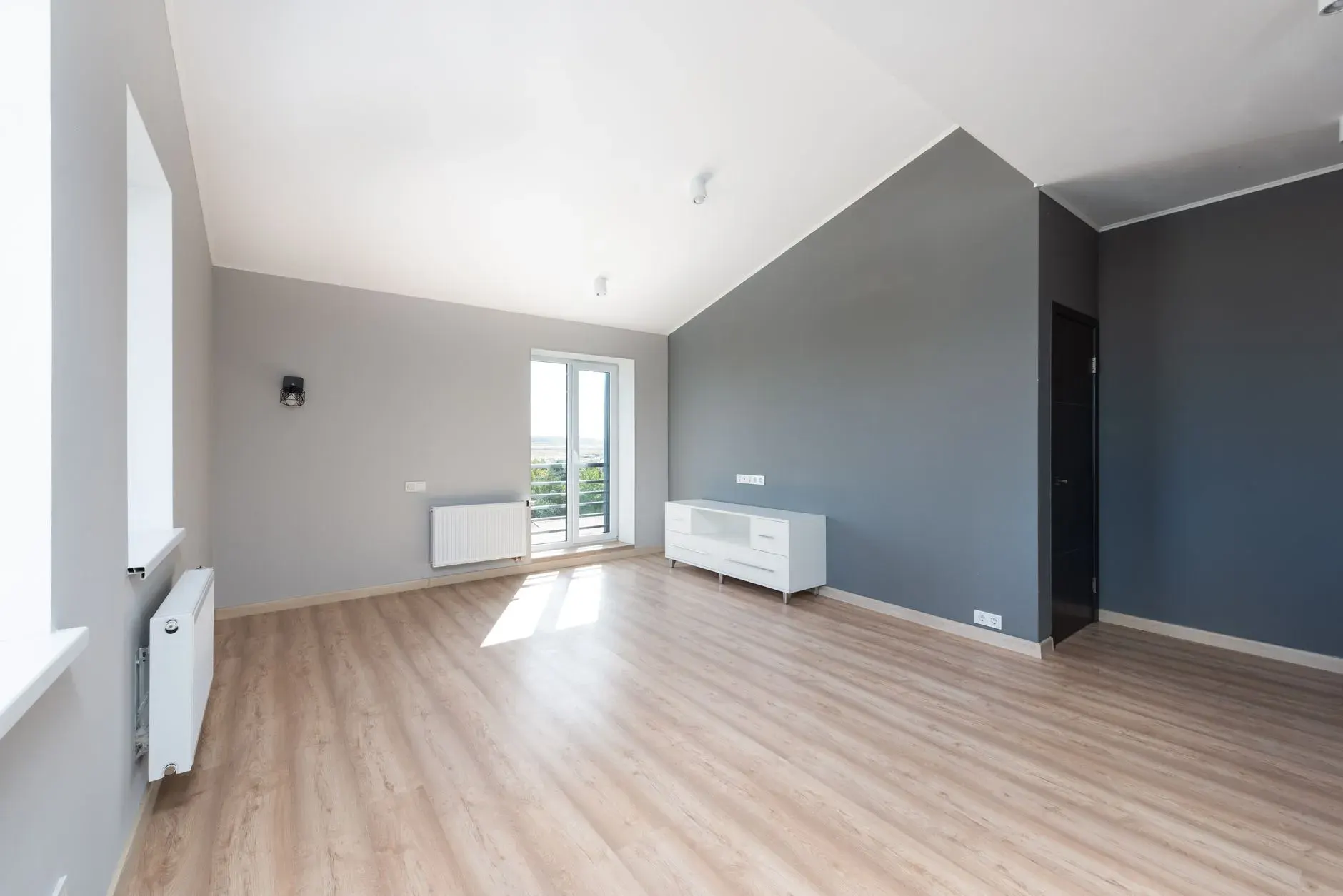 Interior painting in Fort Myers and Lehigh Acres: freshly painted room with a gray accent wall